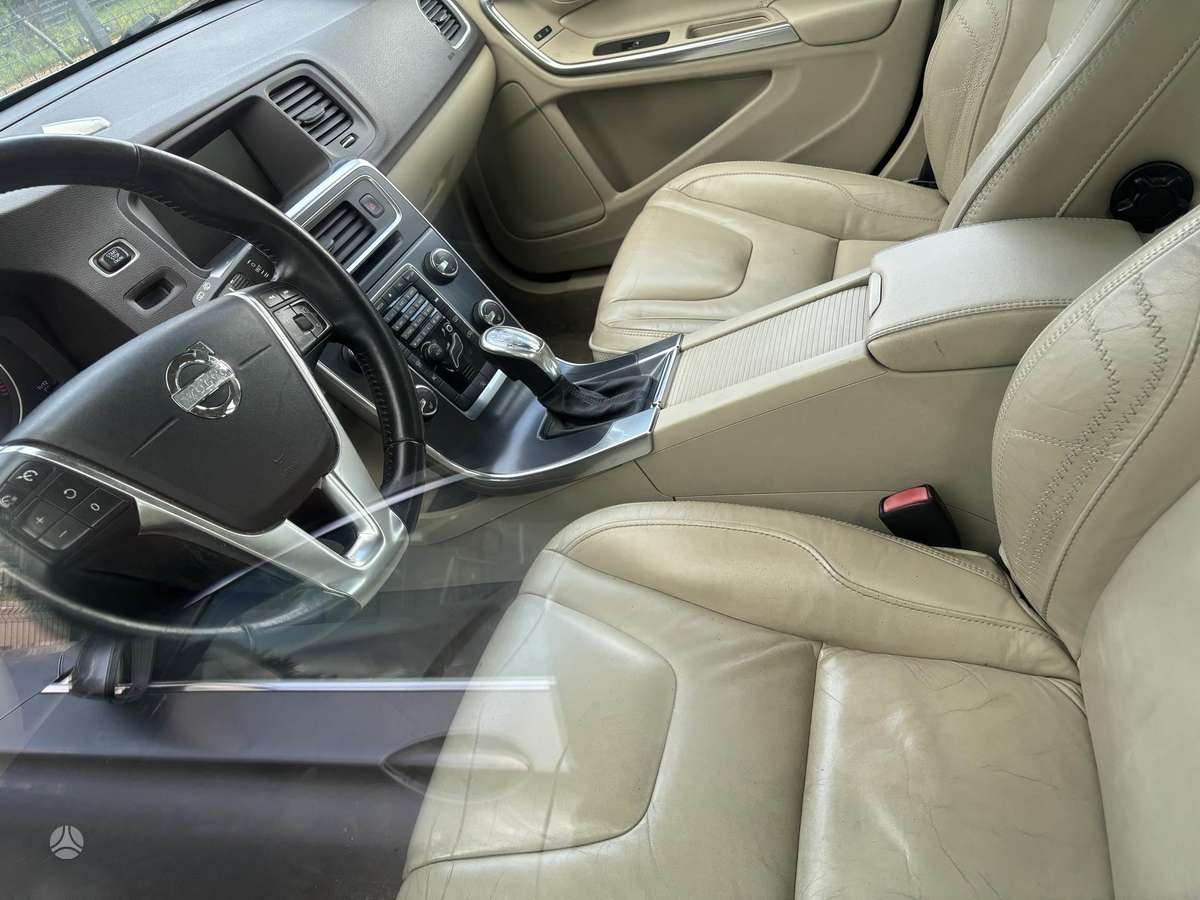 Volvo V60 2012 — photo 6