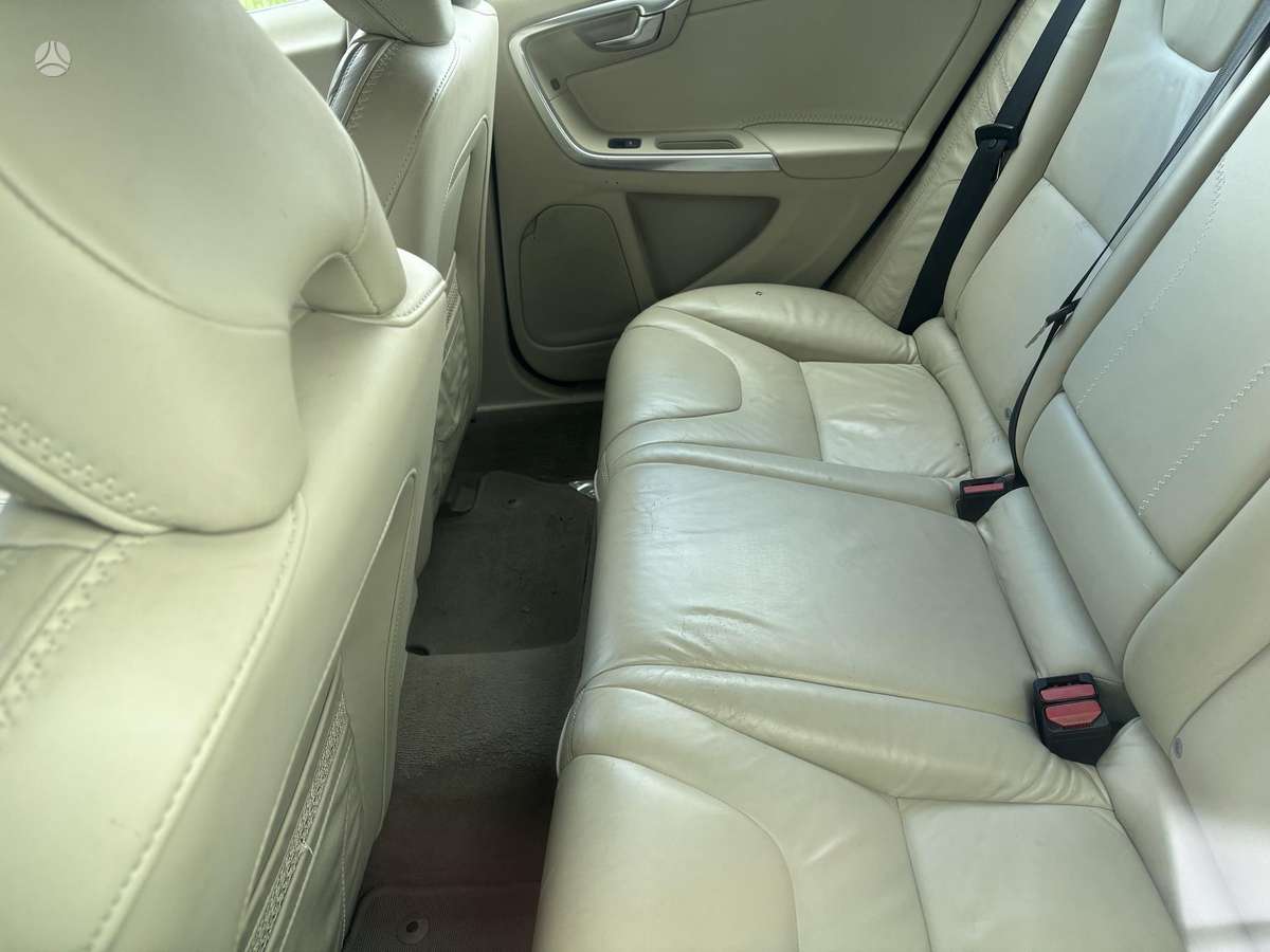 Volvo V60 2012 — photo 7