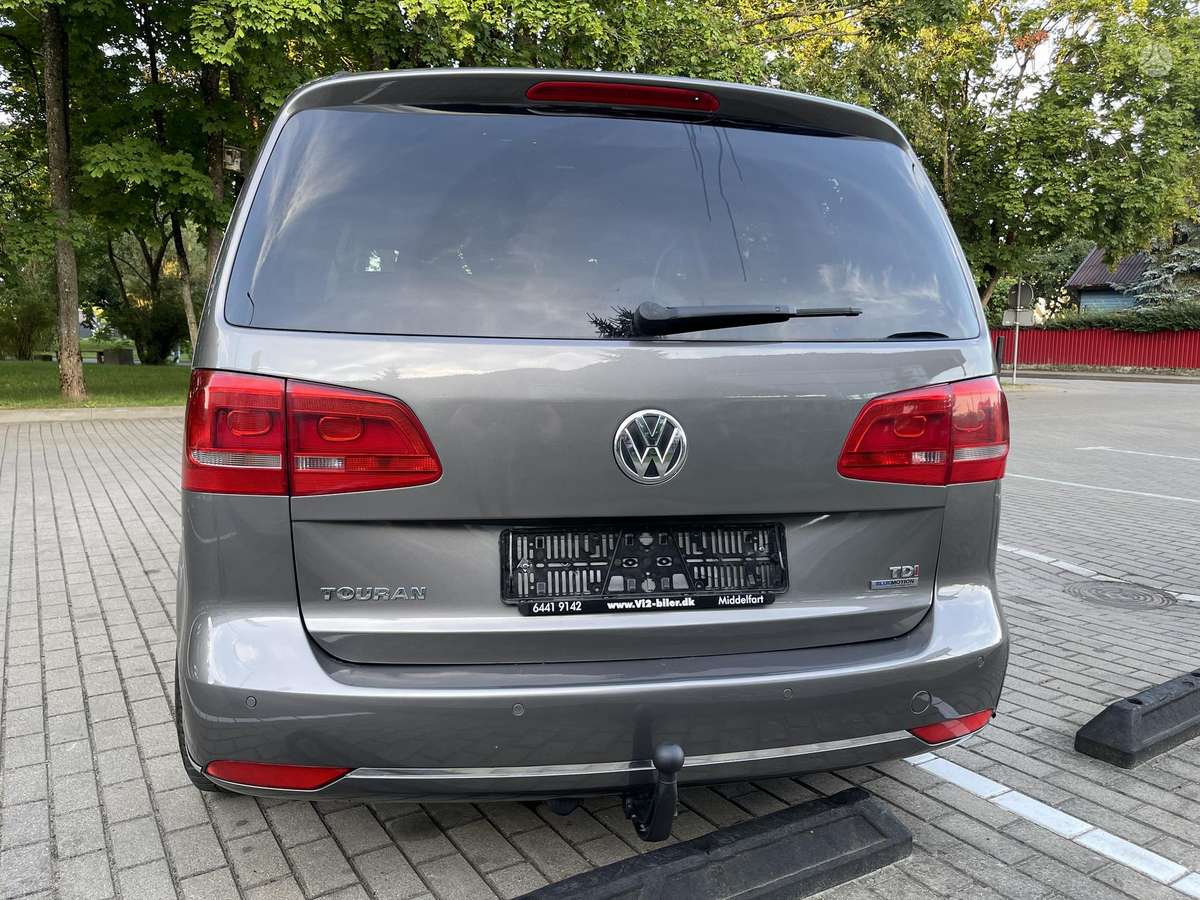 Volkswagen Touran 2011 — двигун 1598 cm³, 105 HP (77kW)