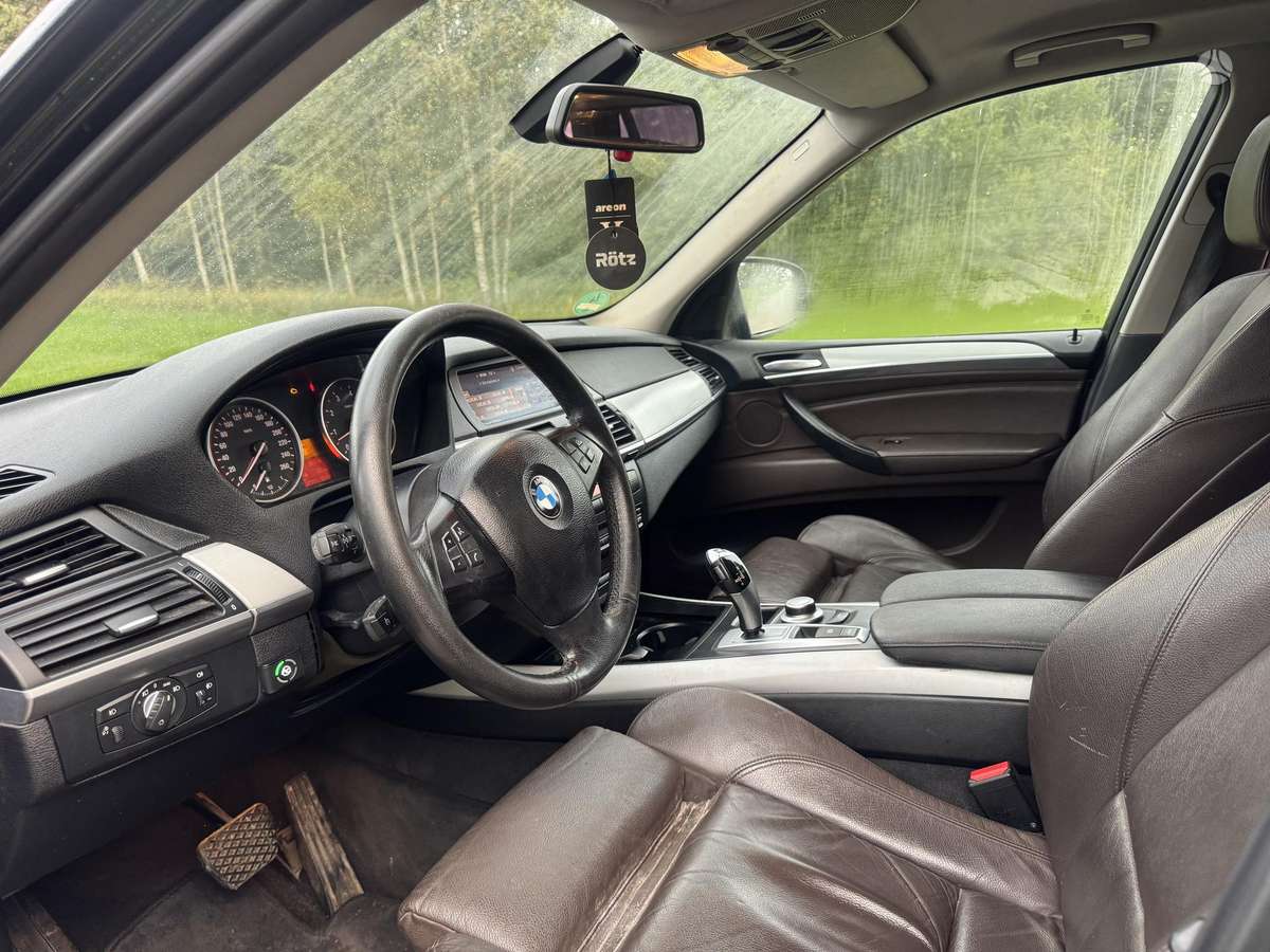 BMW X5 2009 — photo 11