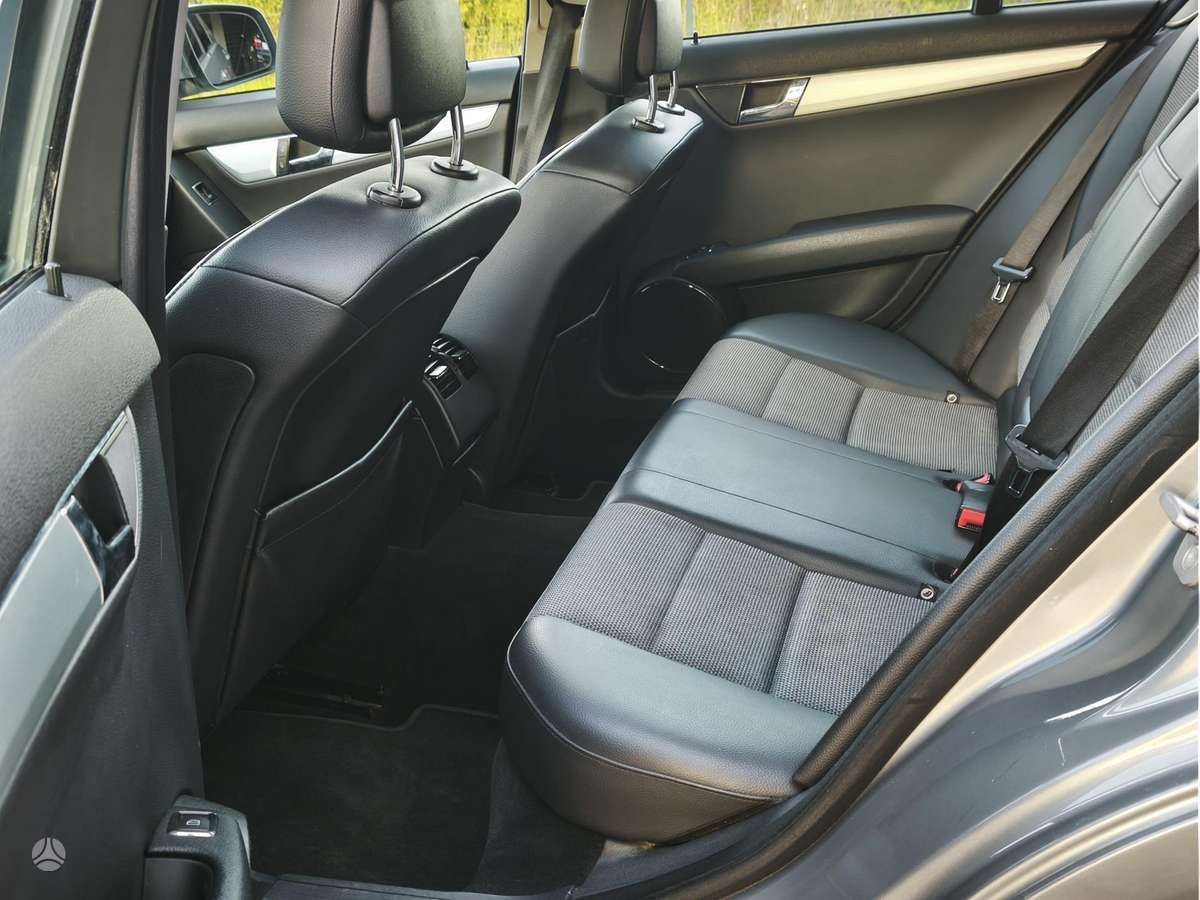 Mercedes-Benz C220 2009 — photo 11