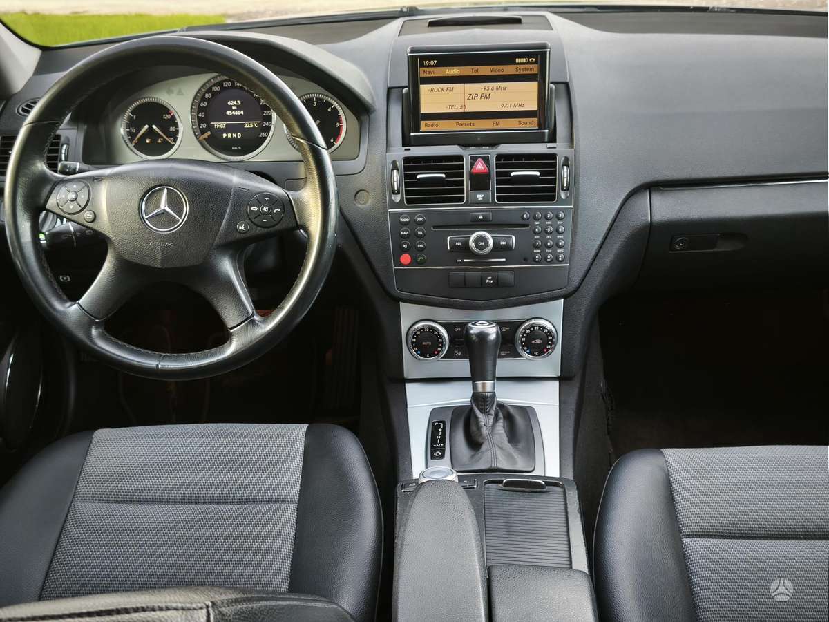 Mercedes-Benz C220 2009 — photo 12