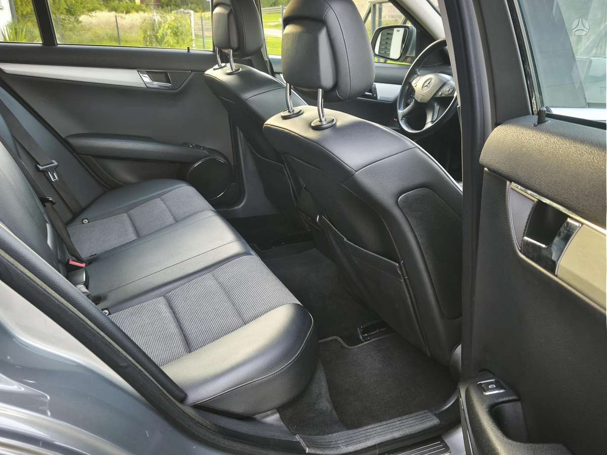 Mercedes-Benz C220 2009 — photo 14