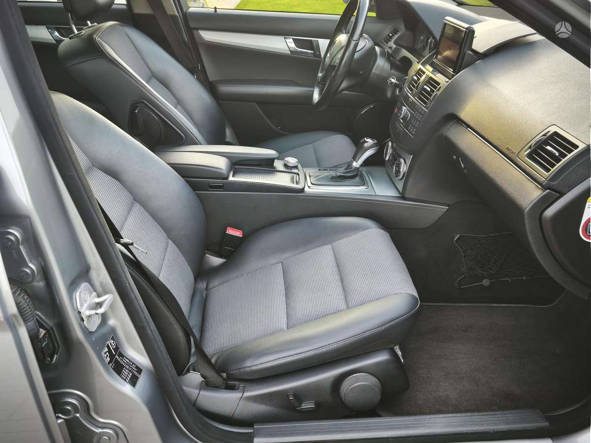 Mercedes-Benz C220 2009 — photo 15