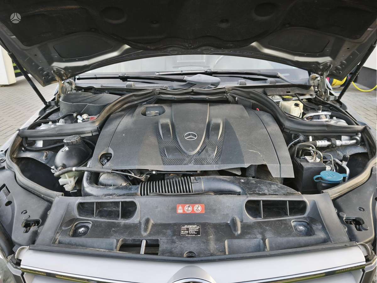 Mercedes-Benz C220 2009 — photo 16