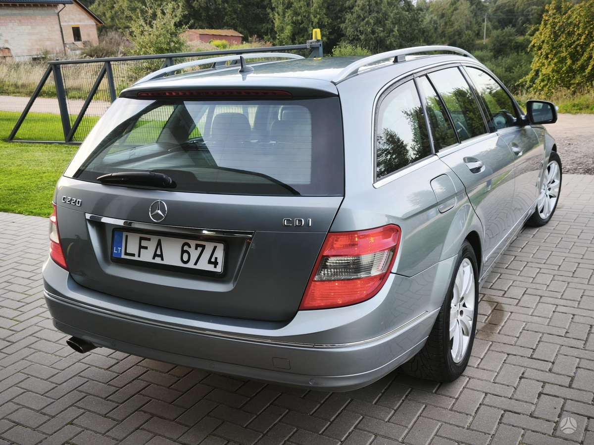 Mercedes-Benz C220 2009 — interior