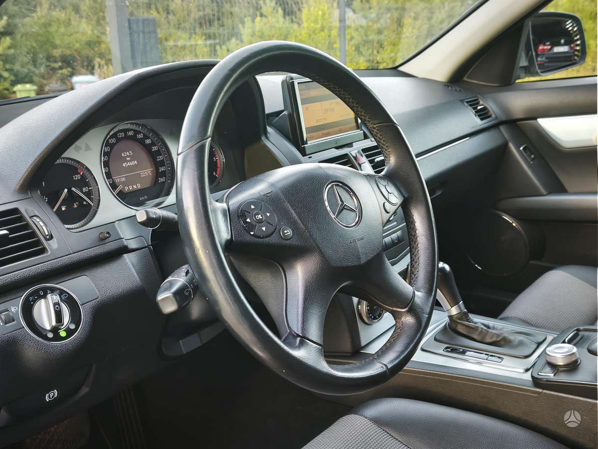 Mercedes-Benz C220 2009 — photo 8