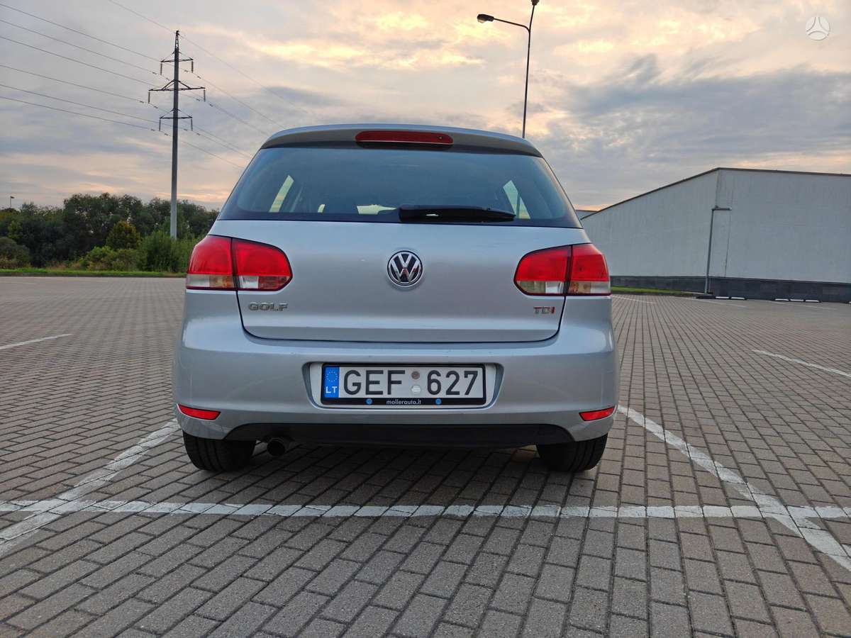 Volkswagen Golf 2012 — engine 1598 cm³, 105 HP (77kW)