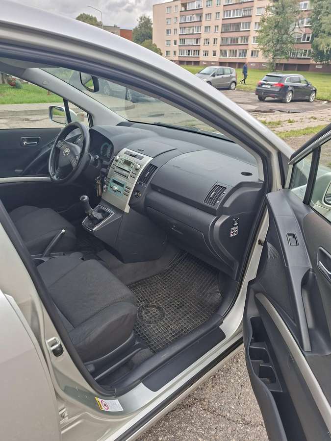 Toyota Corolla 2005 — engine 1995 cm³, 116 HP (85kW)