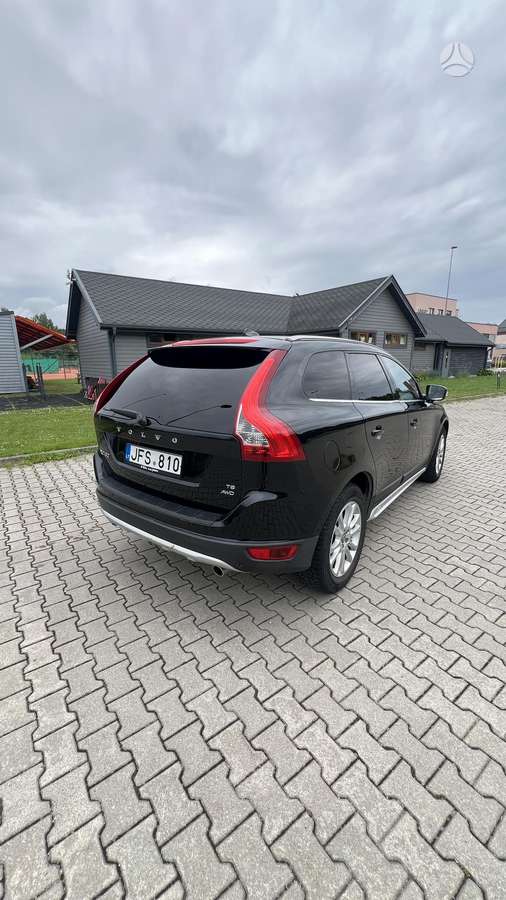 Volvo XC60 2010 — салон