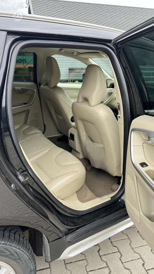 Volvo XC60 2010 — двигун 2953 cm³, 286 HP (210kW)
