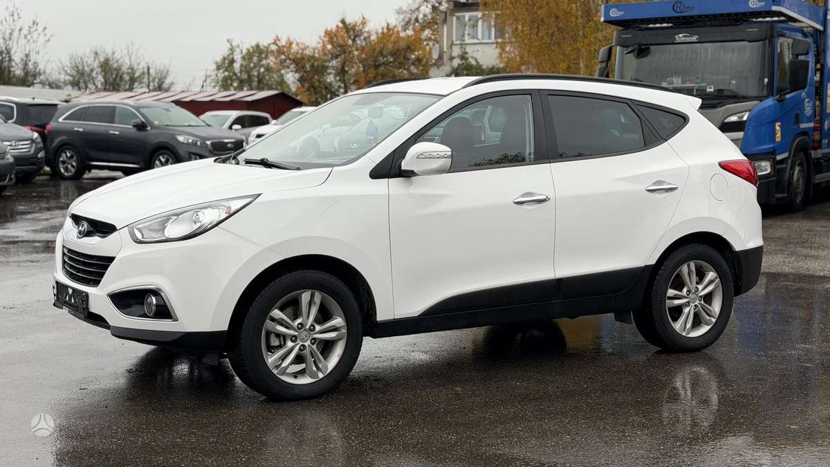 Hyundai ix35 2012 — rear view