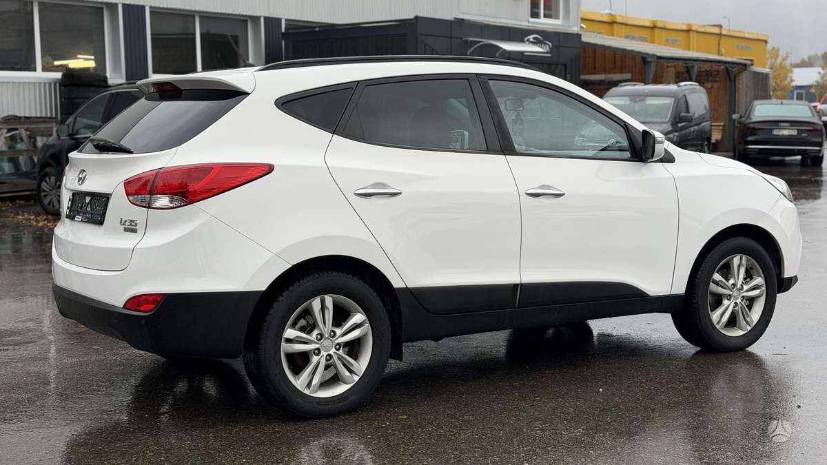 Hyundai ix35 2012 — engine 1685 cm³, 116 HP (85kW)