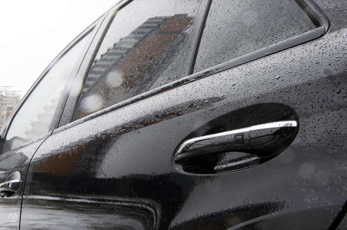 Mercedes-Benz ML550 2010 — photo 10