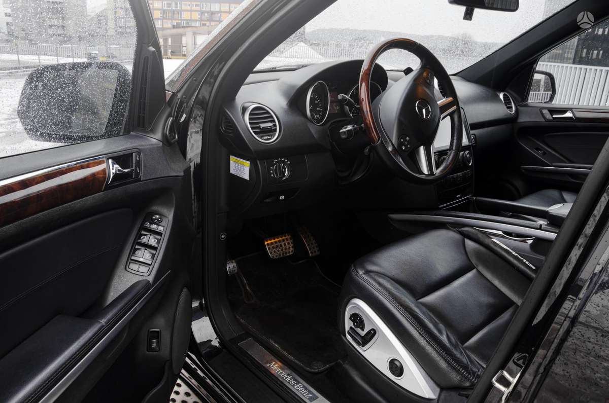 Mercedes-Benz ML550 2010 — photo 11