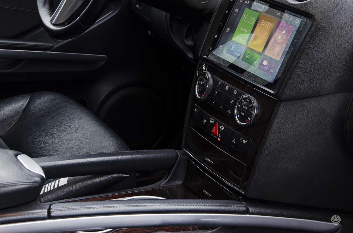 Mercedes-Benz ML550 2010 — photo 16