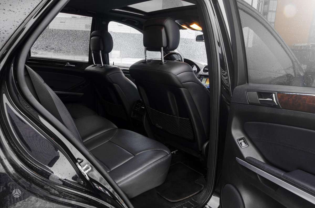 Mercedes-Benz ML550 2010 — photo 17