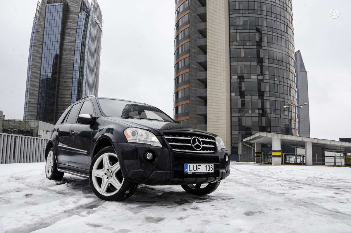 Mercedes-Benz ML550 2010 — rear view