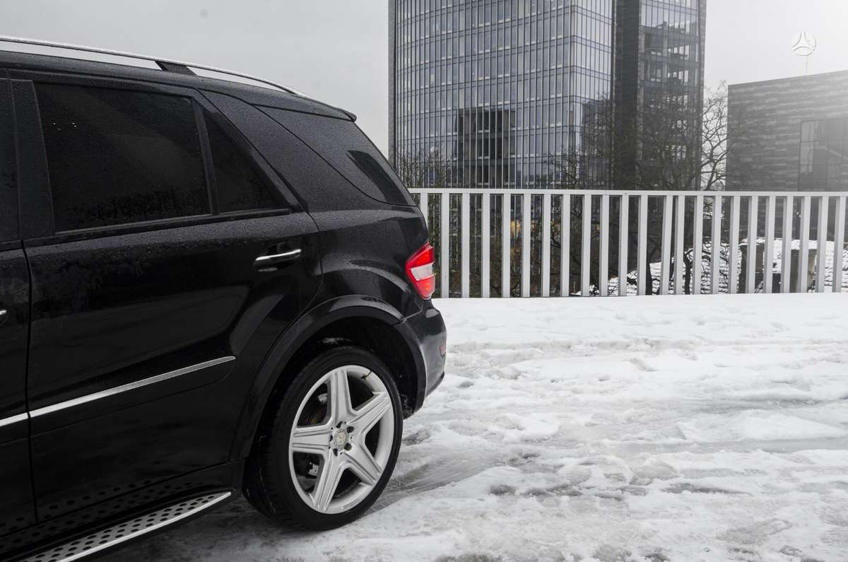 Mercedes-Benz ML550 2010 — photo 21