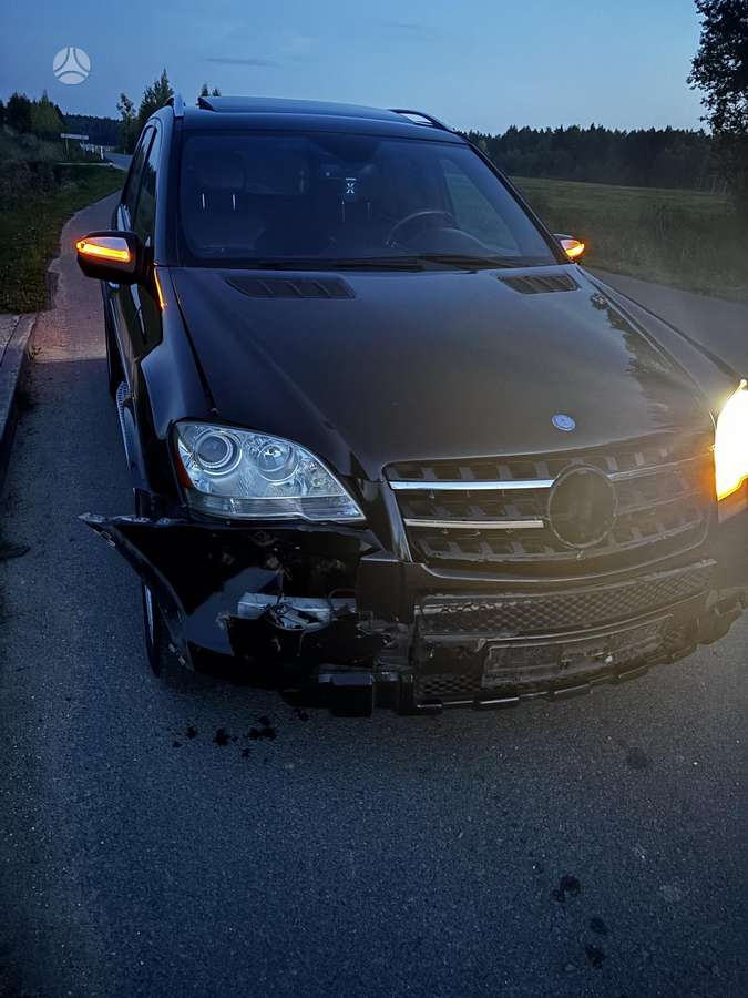 Mercedes-Benz ML550 2010 — photo 22