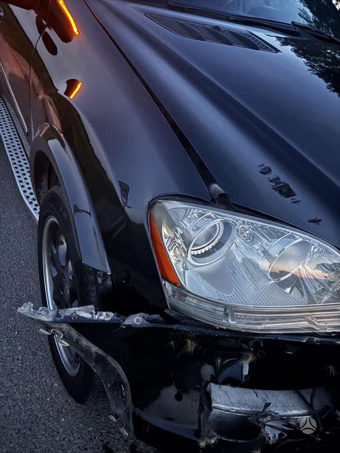 Mercedes-Benz ML550 2010 — photo 23