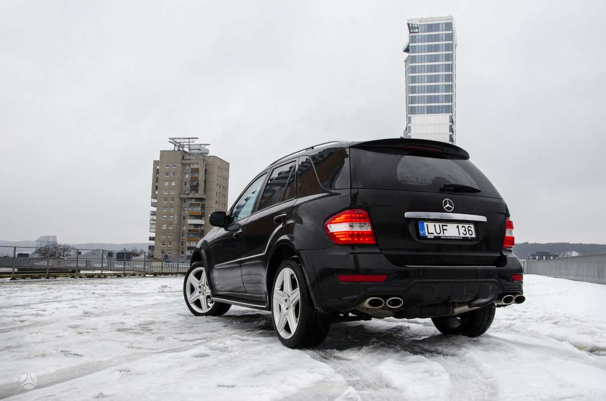 Mercedes-Benz ML550 2010 — engine 5500 cm³, 387 HP (285kW)
