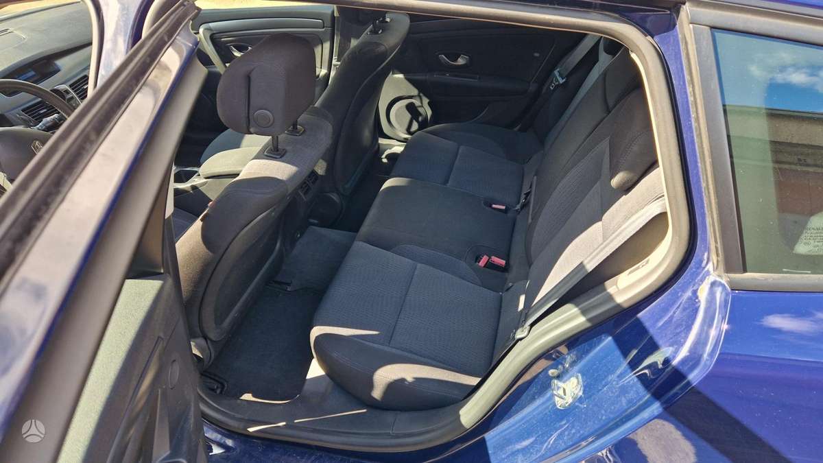 Renault Laguna 2009 — photo 10