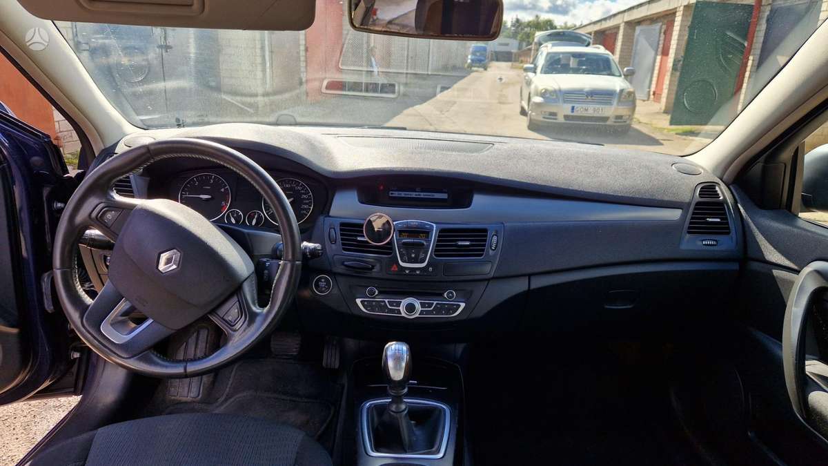 Renault Laguna 2009 — photo 11
