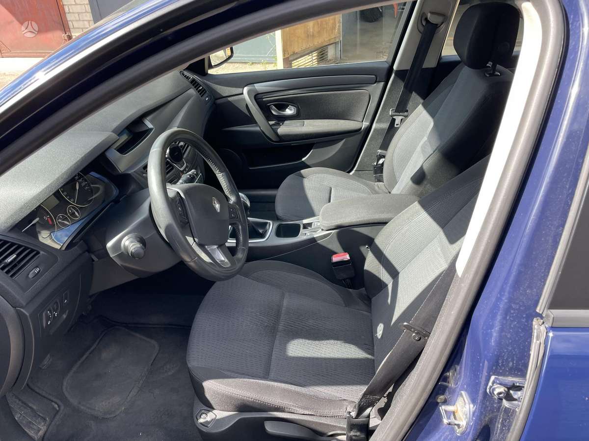 Renault Laguna 2009 — photo 14