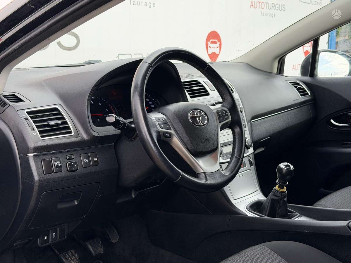 Toyota Avensis 2013 — photo 10