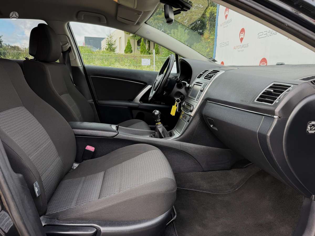 Toyota Avensis 2013 — photo 12