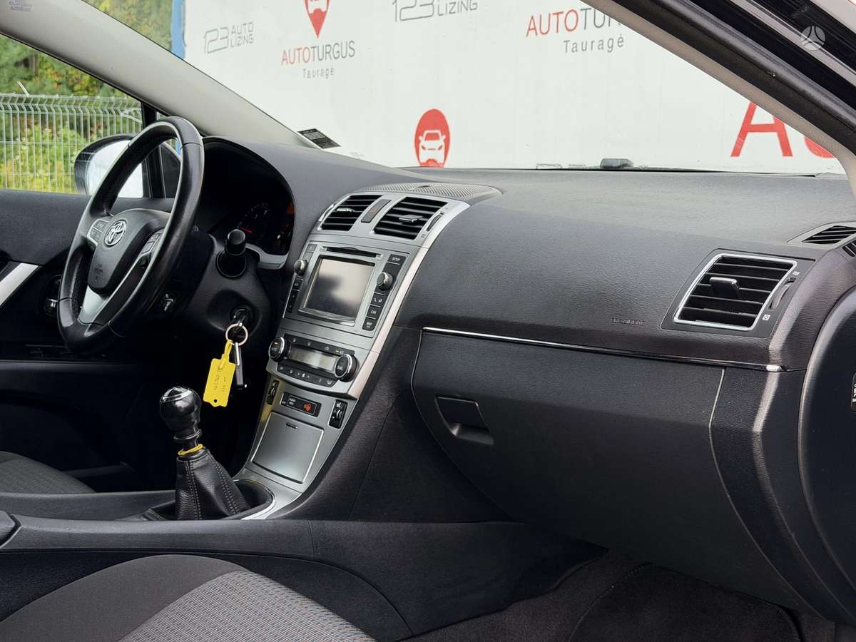 Toyota Avensis 2013 — photo 13