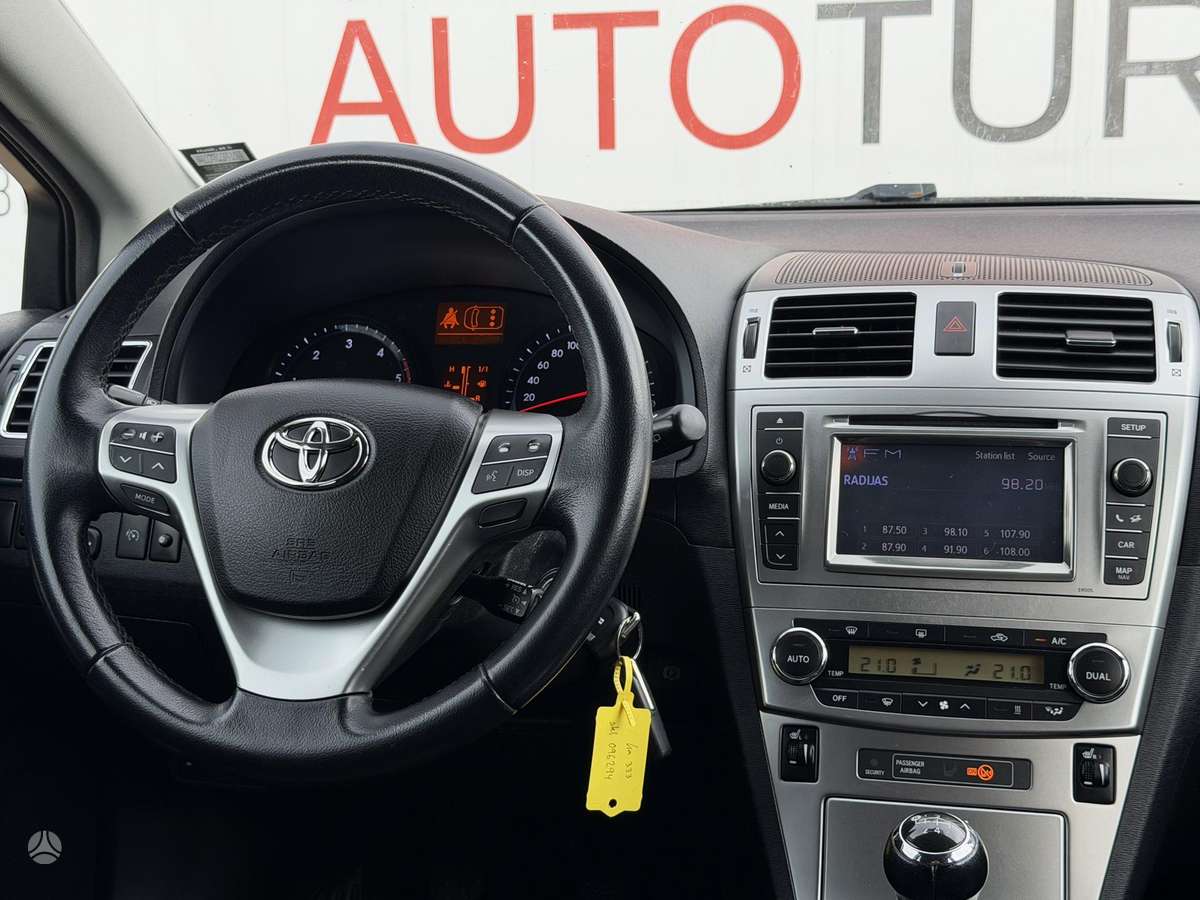 Toyota Avensis 2013 — photo 14