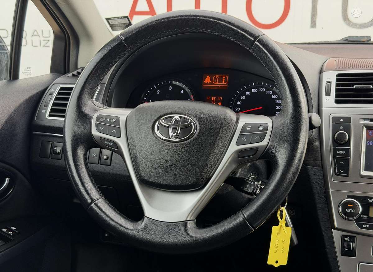 Toyota Avensis 2013 — photo 15