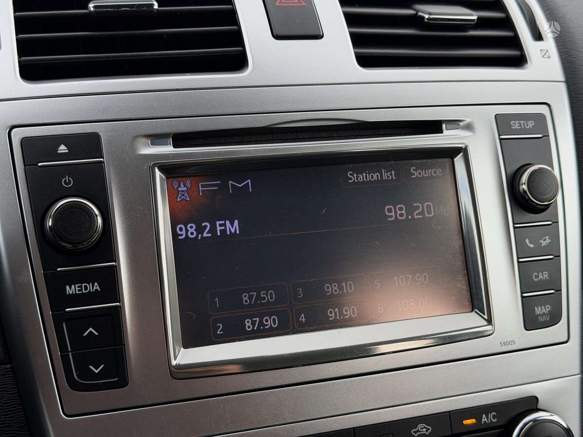 Toyota Avensis 2013 — photo 16