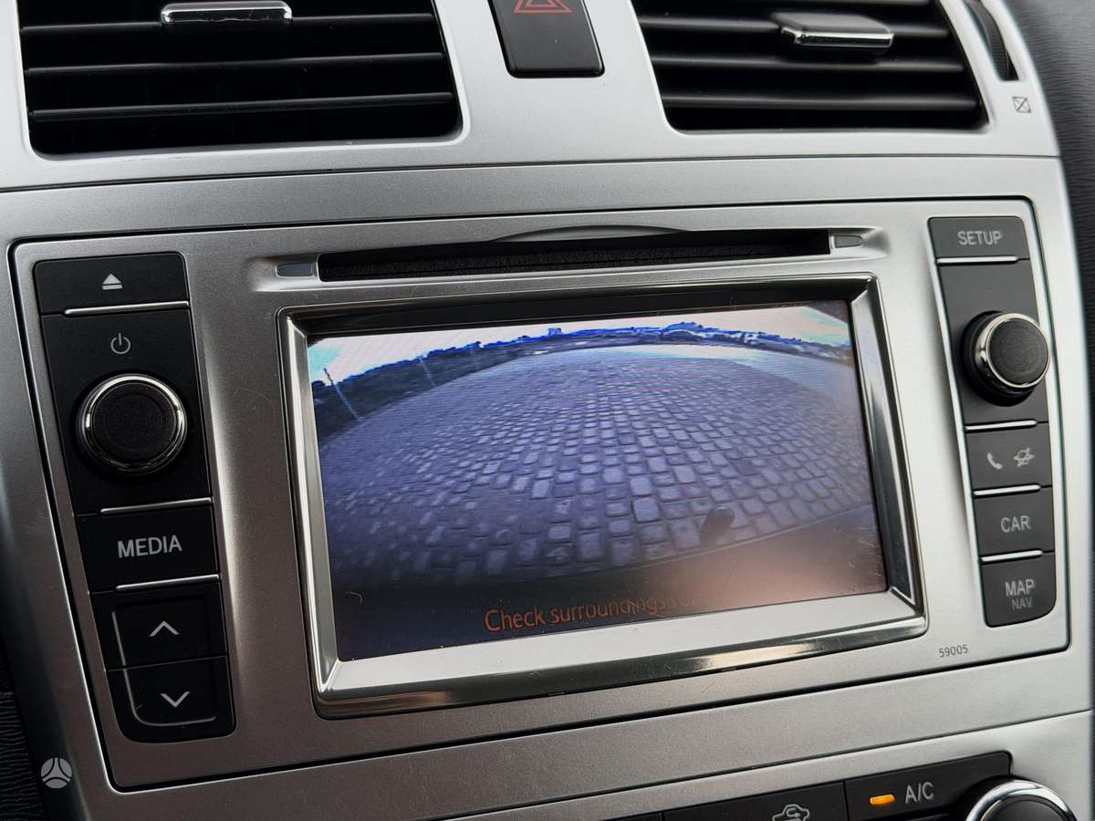 Toyota Avensis 2013 — photo 17