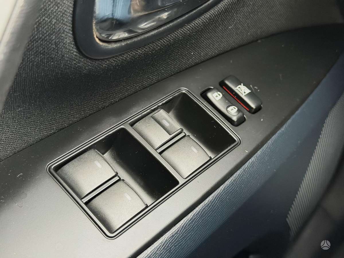 Toyota Avensis 2013 — photo 19