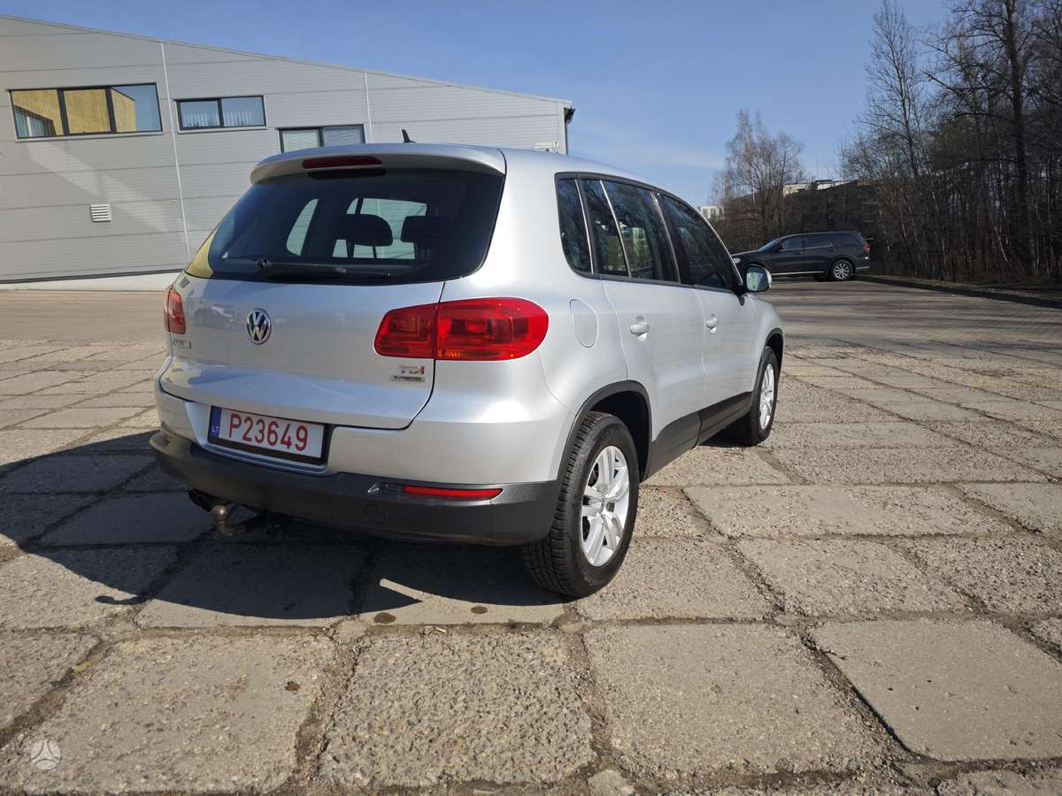 Volkswagen Tiguan 2011 — interior