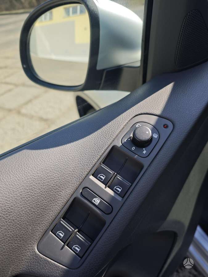 Volkswagen Tiguan 2011 — photo 8