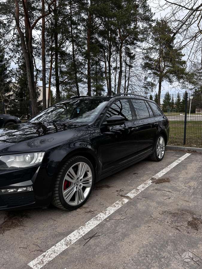 Skoda Octavia 2014 — rear view