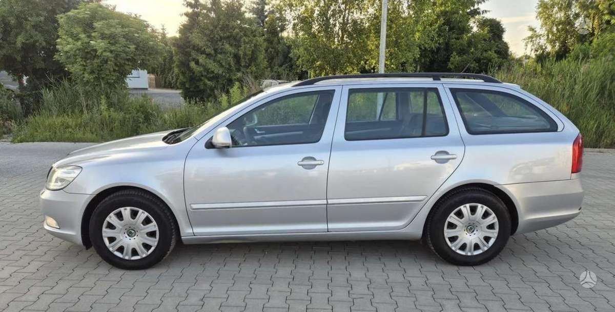 Skoda Octavia 2011 — engine 2000 cm³