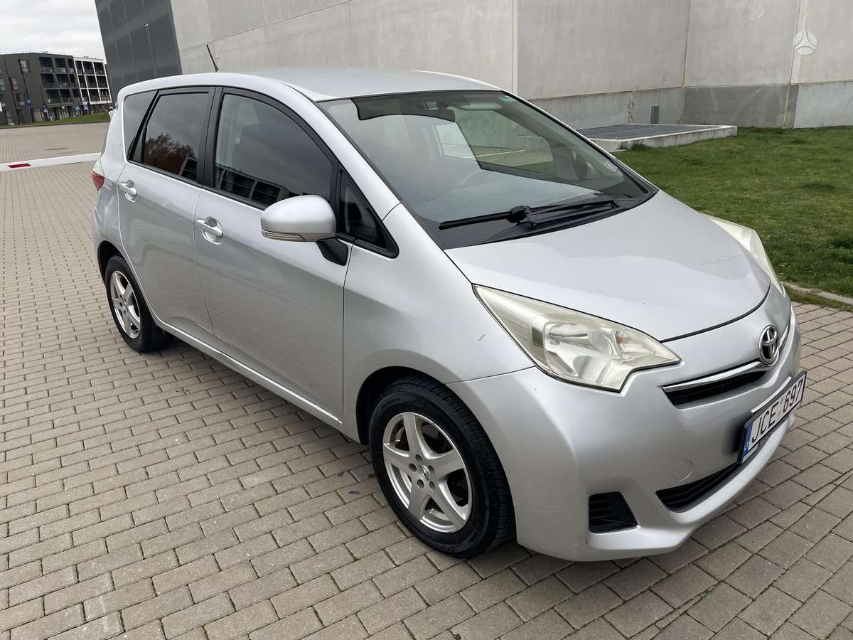 Toyota Verso-S 2011 — photo 10