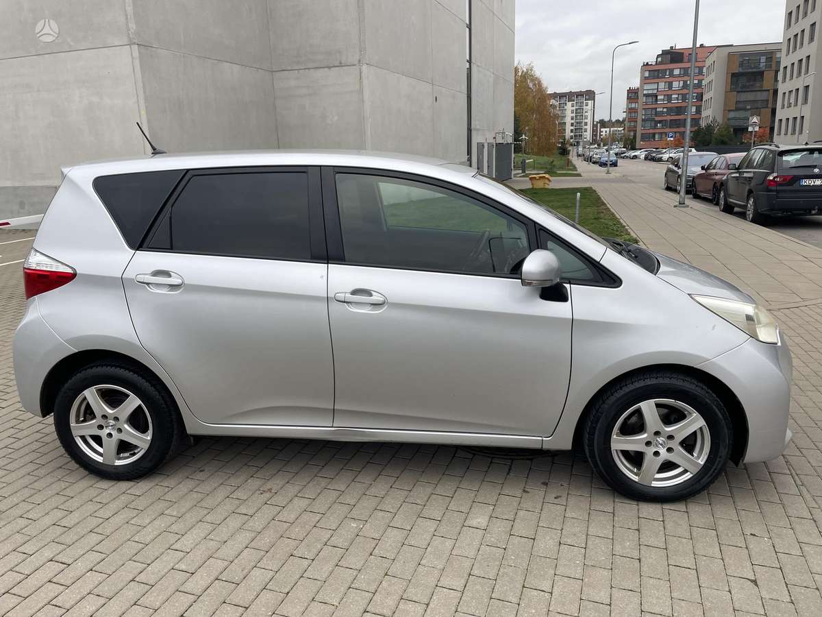 Toyota Verso-S 2011 — photo 12
