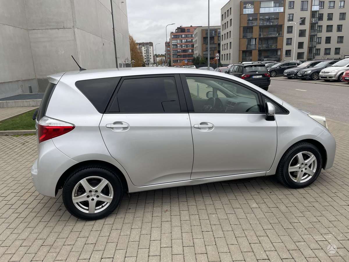 Toyota Verso-S 2011 — photo 13