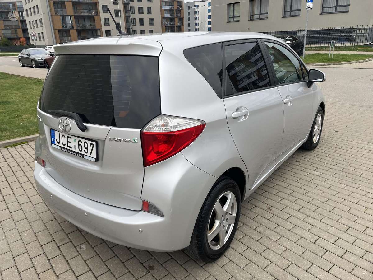 Toyota Verso-S 2011 — photo 15