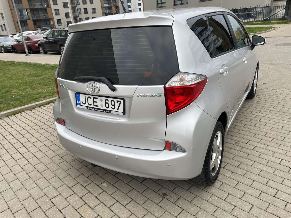 Toyota Verso-S 2011 — photo 16
