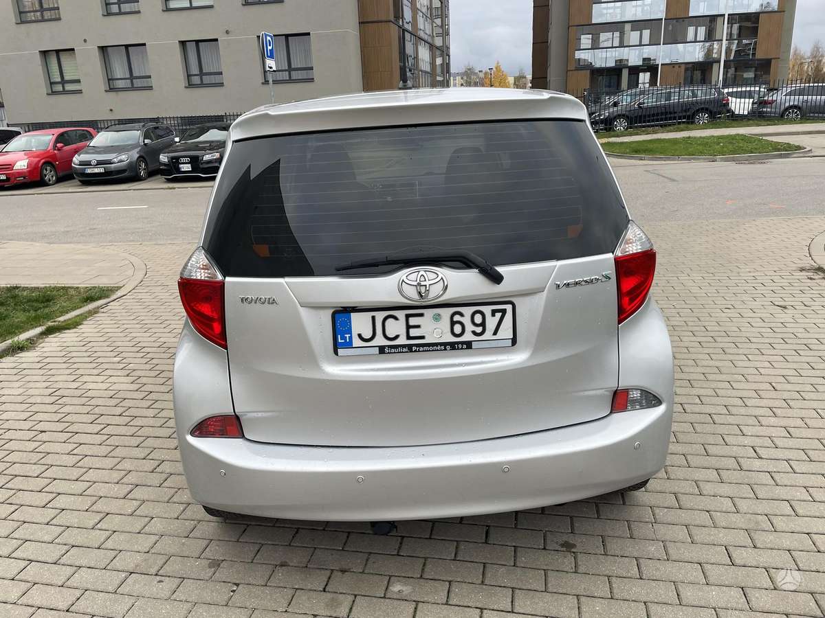 Toyota Verso-S 2011 — photo 17