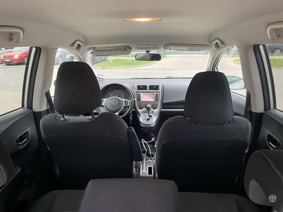 Toyota Verso-S 2011 — photo 20