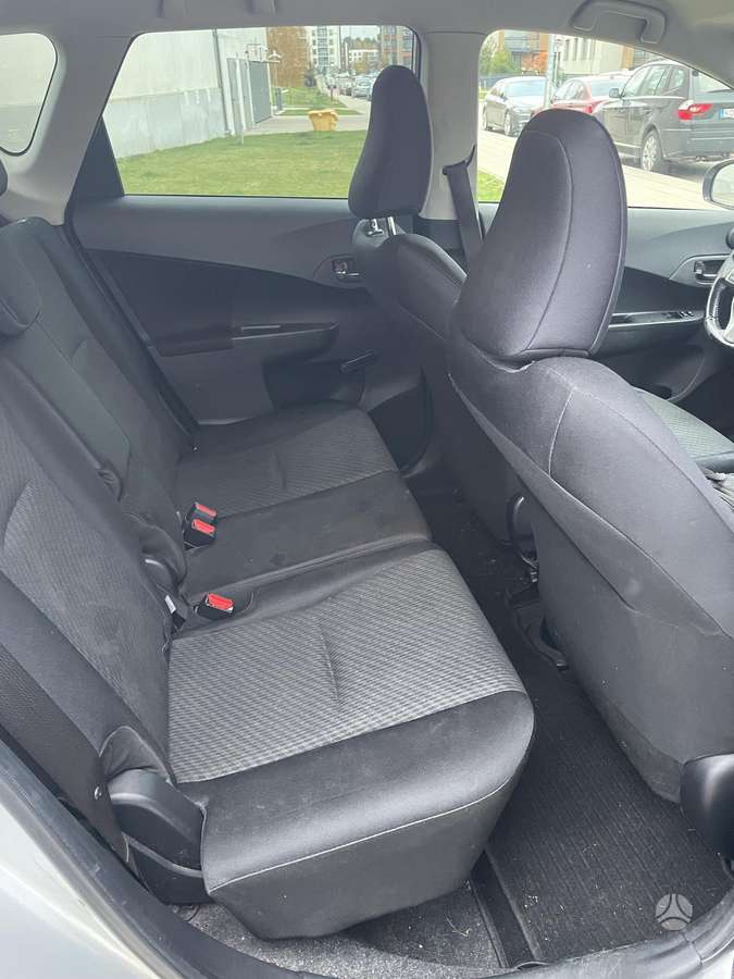 Toyota Verso-S 2011 — photo 22