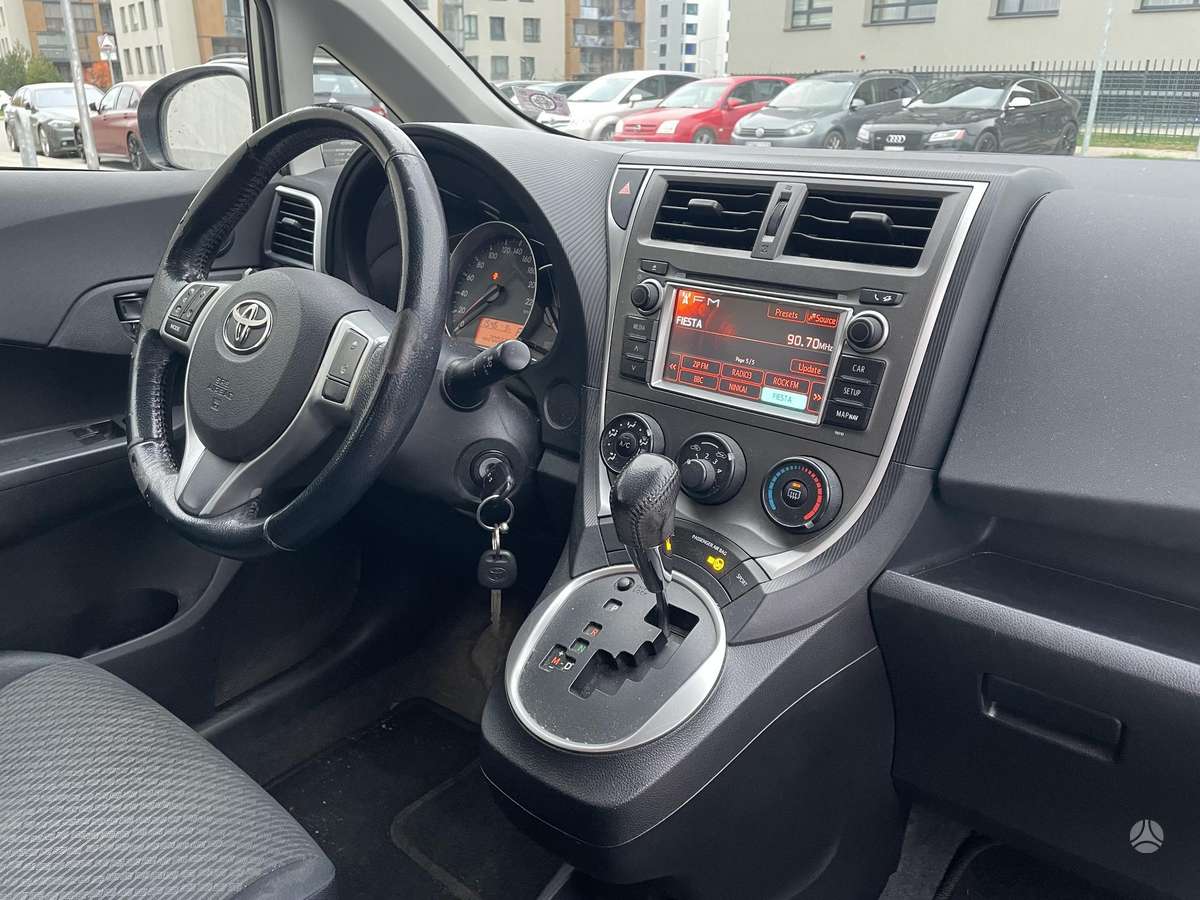 Toyota Verso-S 2011 — photo 24
